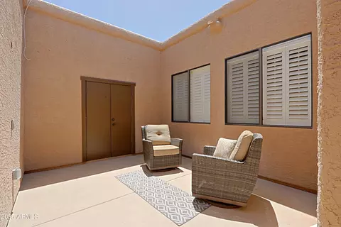 Exterior - 4039 E Paradise Dr, Phoenix, AZ 85028 photo 2 of 14