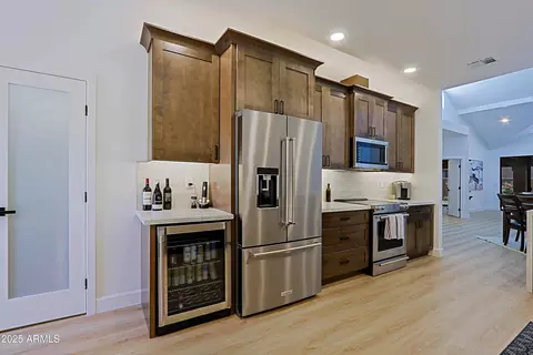 Kitchen - 4039 E Paradise Dr, Phoenix, AZ 85028 photo 5 of 7