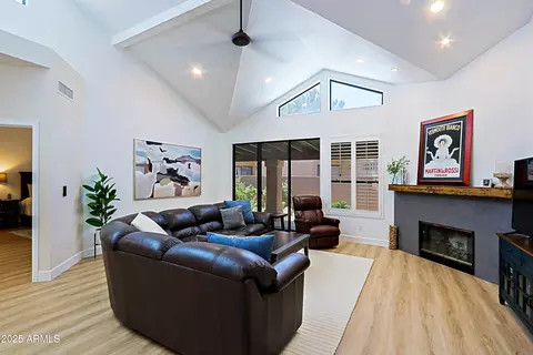 Living - 4039 E Paradise Dr, Phoenix, AZ 85028 photo 1 of 4