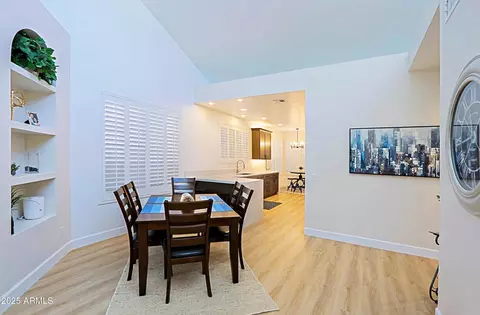 Dining - 4039 E Paradise Dr, Phoenix, AZ 85028 photo 1 of 4