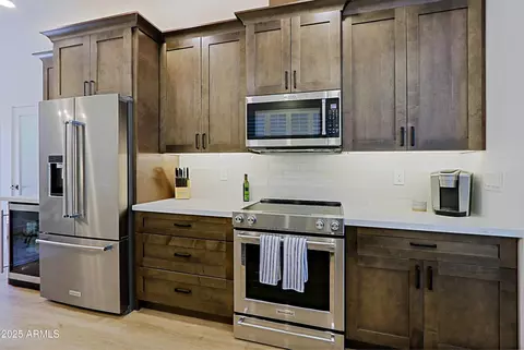 Kitchen - 4039 E Paradise Dr, Phoenix, AZ 85028 photo 6 of 7
