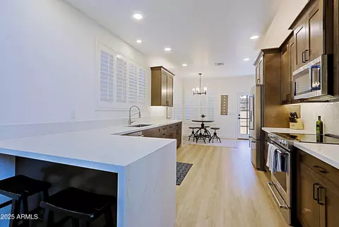 Kitchen - 4039 E Paradise Dr, Phoenix, AZ 85028 photo 1 of 7