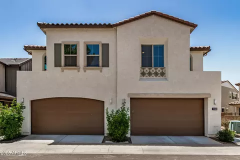 1153 W Diamondback Dr, Chandler, AZ 85286