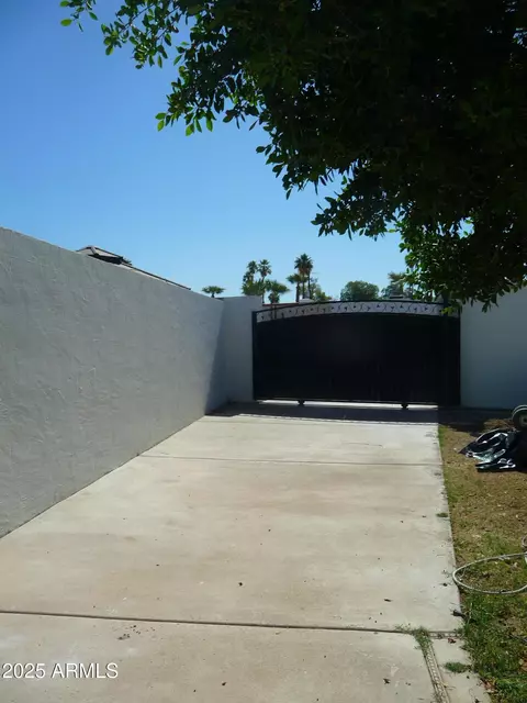 Exterior - 2068 E Cairo Dr, Tempe, AZ 85282 photo 2 of 12