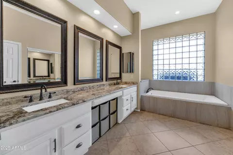Bath - 4239 W Reddie Loop, Phoenix, AZ 85083 photo 1 of 4