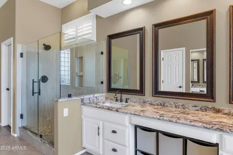 Bath - 4239 W Reddie Loop, Phoenix, AZ 85083 photo 2 of 4