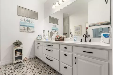 Bath - 2879 E Austin Dr, Gilbert, AZ 85296 photo 2 of 6