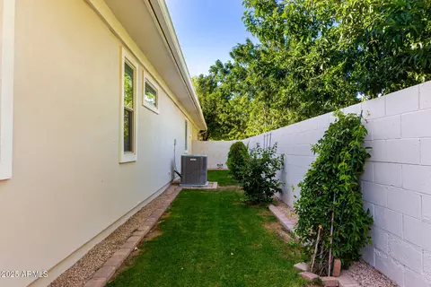 Exterior - 2879 E Austin Dr, Gilbert, AZ 85296 photo 8 of 11