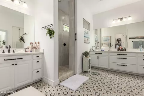 Bath - 2879 E Austin Dr, Gilbert, AZ 85296 photo 4 of 6