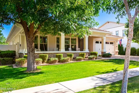 Exterior - 2879 E Austin Dr, Gilbert, AZ 85296 photo 2 of 11
