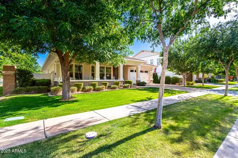 Exterior - 2879 E Austin Dr, Gilbert, AZ 85296 photo 1 of 11