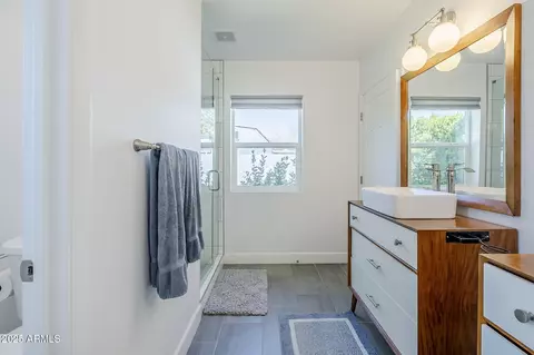 Bath - 4402 E Montecito Ave, Phoenix, AZ 85018 photo 5 of 8