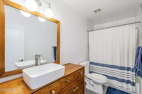 Bath - 4402 E Montecito Ave, Phoenix, AZ 85018 photo 8 of 8