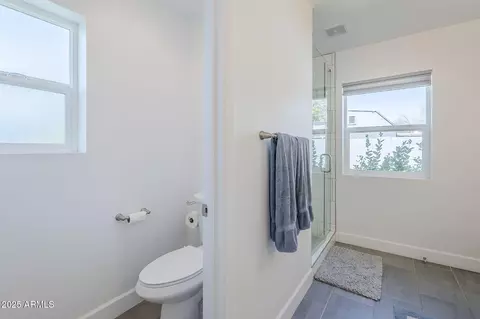 Bath - 4402 E Montecito Ave, Phoenix, AZ 85018 photo 6 of 8