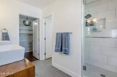 Bath - 4402 E Montecito Ave, Phoenix, AZ 85018 photo 1 of 8