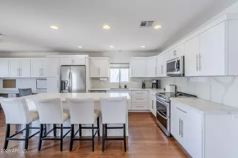 Kitchen - 4402 E Montecito Ave, Phoenix, AZ 85018 photo 1 of 7
