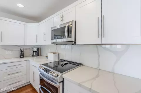Kitchen - 4402 E Montecito Ave, Phoenix, AZ 85018 photo 2 of 7
