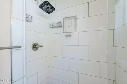 Bath - 4402 E Montecito Ave, Phoenix, AZ 85018 photo 2 of 8