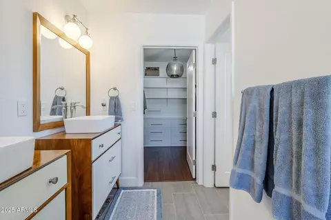 Bath - 4402 E Montecito Ave, Phoenix, AZ 85018 photo 3 of 8