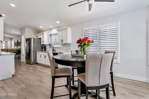 4712 E Lone Cactus Dr, Phoenix, AZ 85050 photo 9