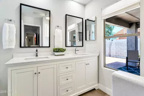 4712 E Lone Cactus Dr, Phoenix, AZ 85050 photo 12