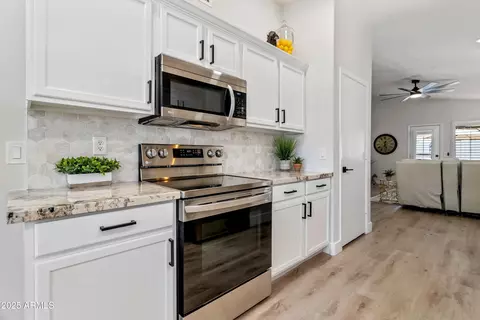 4712 E Lone Cactus Dr, Phoenix, AZ 85050 photo 8