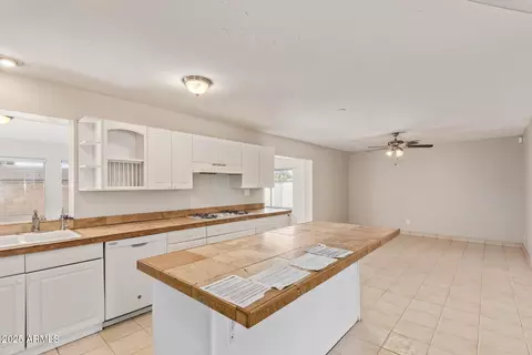 Kitchen - 18402 N 17th Ave, Phoenix, AZ 85023 photo 1 of 3