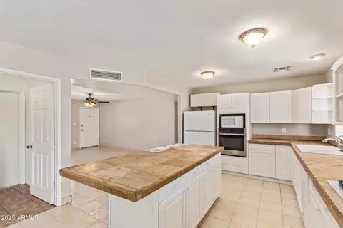 Kitchen - 18402 N 17th Ave, Phoenix, AZ 85023 photo 3 of 3