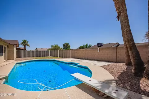 Exterior - 18402 N 17th Ave, Phoenix, AZ 85023 photo 8 of 9