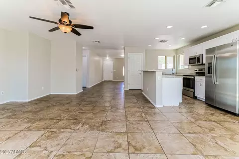 Living - 2129 E Yuma Ave, Apache Junction, AZ 85119 photo 2 of 6