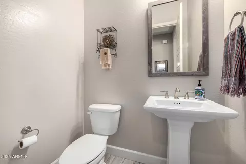 Bath - 6929 E Quill St, Mesa, AZ 85207 photo 4 of 4