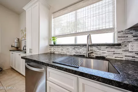 Kitchen - 4765 E Charleston Ave, Phoenix, AZ 85032 photo 3 of 5