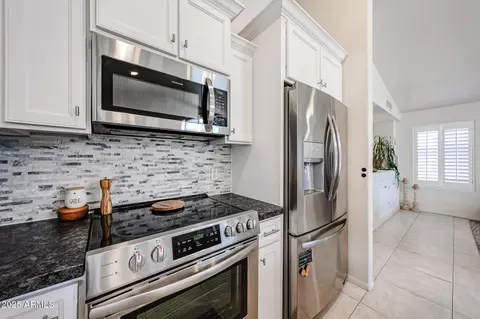 Kitchen - 4765 E Charleston Ave, Phoenix, AZ 85032 photo 4 of 5