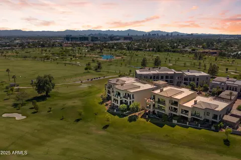 View/Area - 2 Biltmore Est #313, Phoenix, AZ 85016 photo 8 of 9