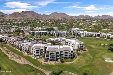 View/Area - 2 Biltmore Est #313, Phoenix, AZ 85016 photo 3 of 9