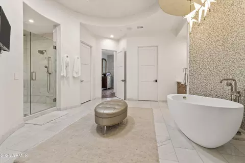 Bath - 2 Biltmore Est #313, Phoenix, AZ 85016 photo 1 of 15