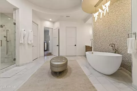 Bath - 2 Biltmore Est #313, Phoenix, AZ 85016 photo 2 of 15