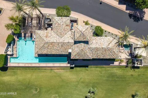 View/Area - 2 Biltmore Est #313, Phoenix, AZ 85016 photo 5 of 9