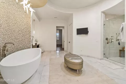 Bath - 2 Biltmore Est #313, Phoenix, AZ 85016 photo 4 of 15