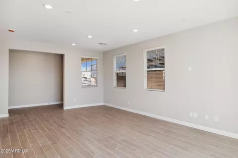 5859 E Covey Ln, Phoenix, AZ 85054 photo 3