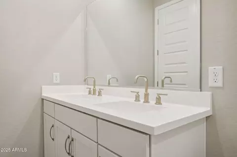 5859 E Covey Ln, Phoenix, AZ 85054 photo 16