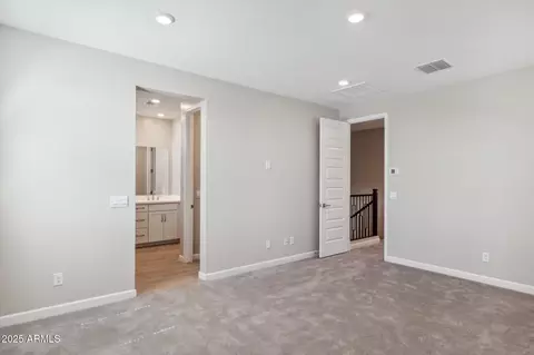 5859 E Covey Ln, Phoenix, AZ 85054 photo 9