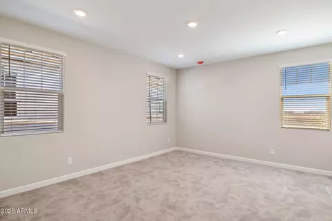 5859 E Covey Ln, Phoenix, AZ 85054 photo 7