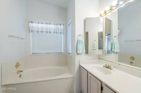Bath - 2629 E Verbena Dr, Phoenix, AZ 85048 photo 3 of 5