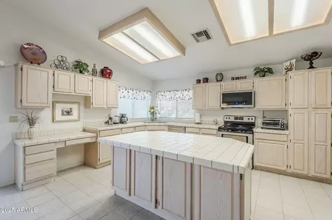 Kitchen - 2629 E Verbena Dr, Phoenix, AZ 85048 photo 1 of 7