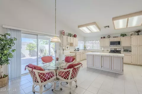 Kitchen - 2629 E Verbena Dr, Phoenix, AZ 85048 photo 3 of 7