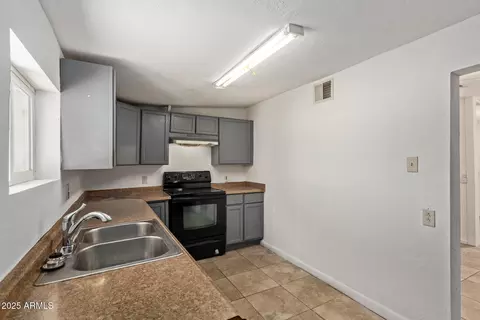 Kitchen - 2562 E Wier Ave, Phoenix, AZ 85040 photo 2 of 3