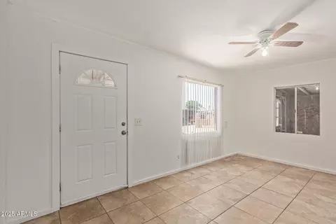 Living - 2562 E Wier Ave, Phoenix, AZ 85040 photo 1 of 4