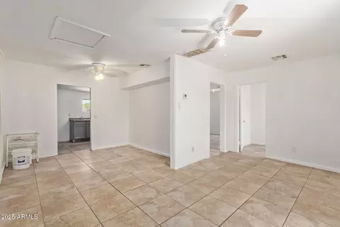 Living - 2562 E Wier Ave, Phoenix, AZ 85040 photo 2 of 4
