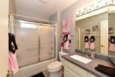 Bath - 7916 E Naranja Ave, Mesa, AZ 85209 photo 3 of 4
